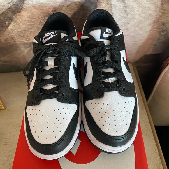 Nike panda dunks NIB - Picture 3 of 4